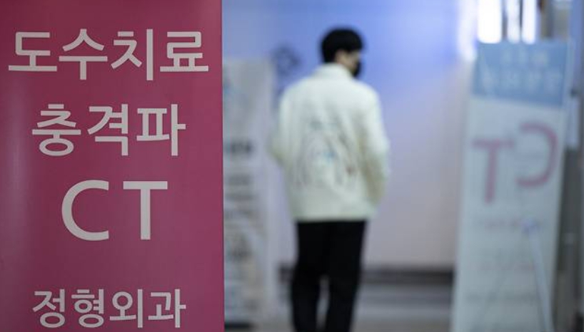 꼼수로 둔갑한 병원비? 도수치료 제한하자 ‘신장분사치료’ 3배 폭증